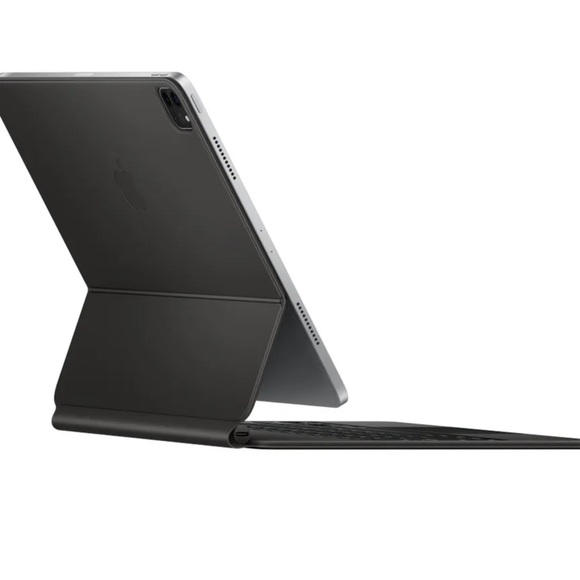 Apple GEN6 (2023) Black Magic Keyboard. Perfect condition, hardly used. $250 - Picture 7 of 12